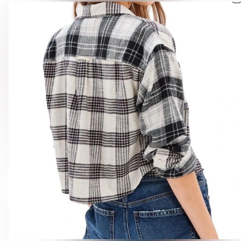💕American Eagle Outfitters Black White Plaid Crop Top - Picture 2 of 4